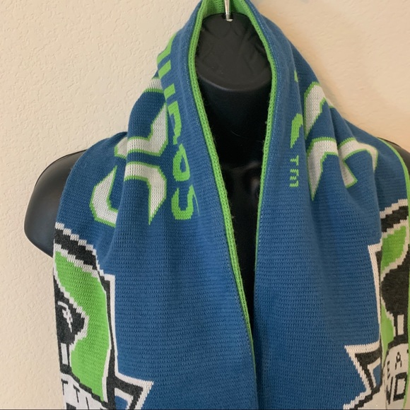 Seattle Sounders FC FanaticsBranded Core Scarf - Rave Green Sports scarf - Picture 7 of 13
